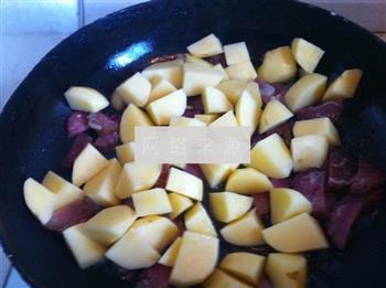 土豆腊肠焖饭的做法图解6