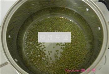 南瓜绿豆粥的做法步骤2
