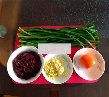 韭菜炒猪肝的做法步骤1