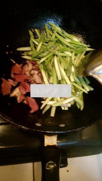 腊肉炒芦笋的做法步骤7