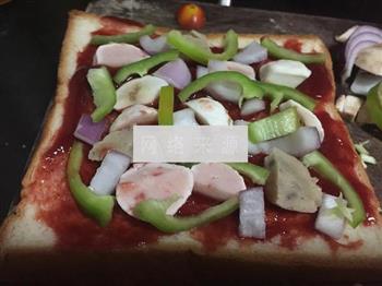 超简单微波炉吐司披萨的做法步骤4