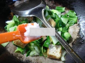 油豆腐炒青菜的做法步骤7