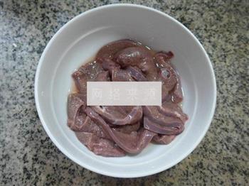尖椒炒猪肝的做法步骤2