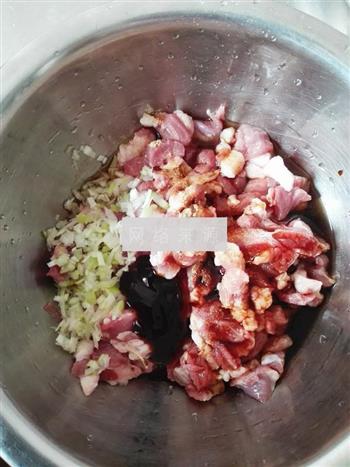 白菜猪肉包子的做法步骤1