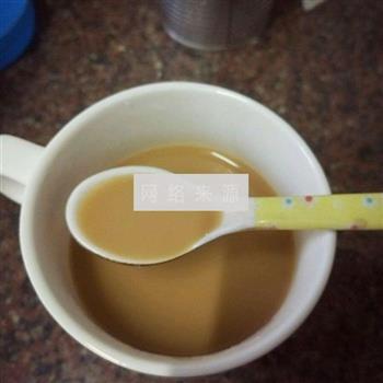 自制正宗港式奶茶的做法步骤8
