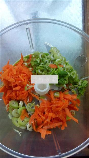 胡萝卜芹菜猪肉水饺的做法步骤3