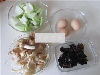 丝瓜蘑菇炒鸡蛋的做法步骤1