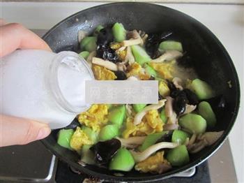 丝瓜蘑菇炒鸡蛋的做法步骤9