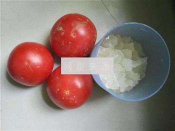 冰糖西红柿的做法图解1