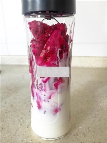 火龙果酸奶汁的做法步骤1