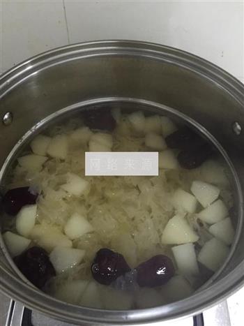 红枣冰糖雪梨银耳汤的做法步骤8