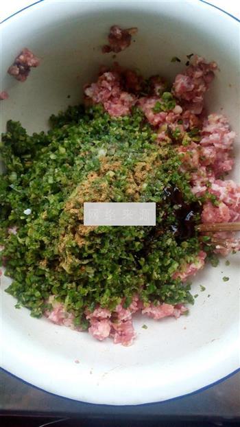 香菇韭苔猪肉水饺的做法步骤5