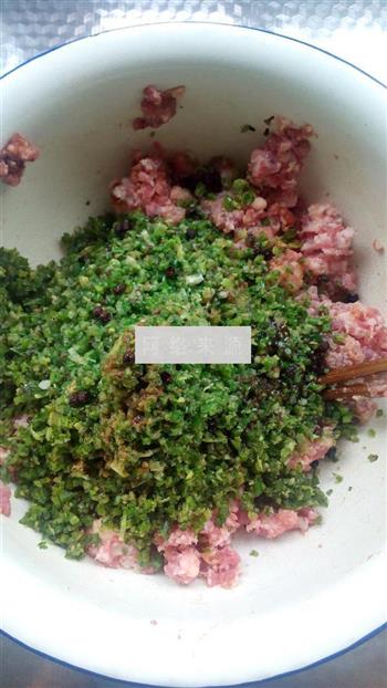 香菇韭苔猪肉水饺的做法步骤7