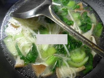 猪肚菇青菜汤面的做法步骤7