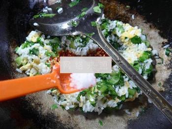 油麦菜鸡蛋炒饭的做法步骤7