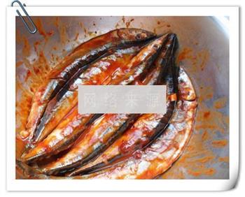 辣酱香煎秋刀鱼的做法步骤4