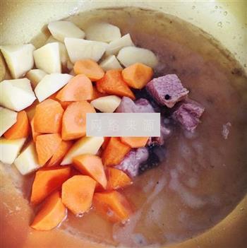 猪肉罐头苏伯汤的做法图解2