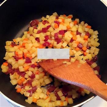 土豆胡萝卜香肠烘蛋的做法步骤5