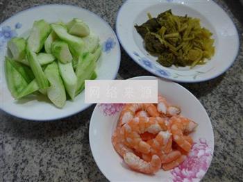 雪菜虾肉炒丝瓜的做法图解1