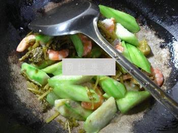 雪菜虾肉炒丝瓜的做法步骤5