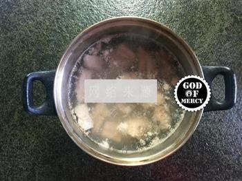 白萝卜排骨汤的做法图解2