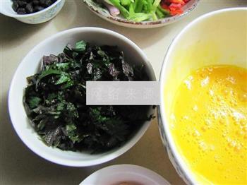 紫苏虾米煎蛋的做法步骤1