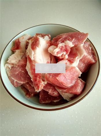 梅花肉炖小白菜冻豆腐的做法图解1