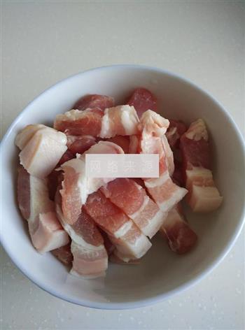 红烧肉炖豆角面瓜的做法图解1