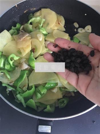 尖椒豆豉炒土豆片的做法步骤8