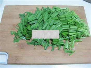 韭菜炒豆皮的做法步骤2