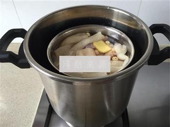 莲子竹荪土鸡汤的做法步骤7