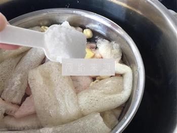 莲子竹荪土鸡汤的做法步骤9
