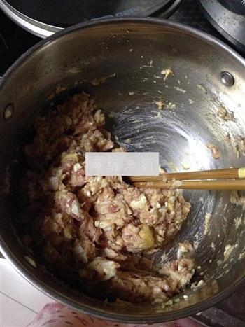 咸蛋黄鲜肉馄饨的做法步骤3