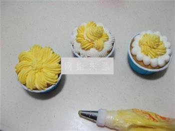 海绵杯子裱花蛋糕的做法图解21