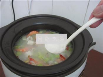 芹菜海鲜砂锅粥的做法步骤12