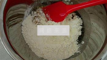 广式豆沙蛋黄月饼的做法步骤3