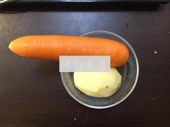 电饭煲焖土豆胡萝卜咸饭的做法步骤1