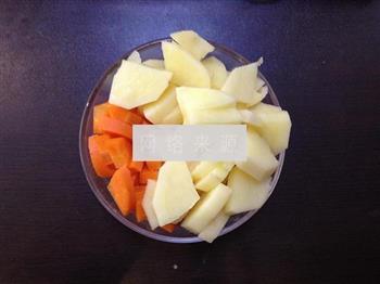 电饭煲焖土豆胡萝卜咸饭的做法步骤2
