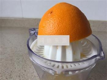 香橙海绵杯子蛋糕的做法图解2