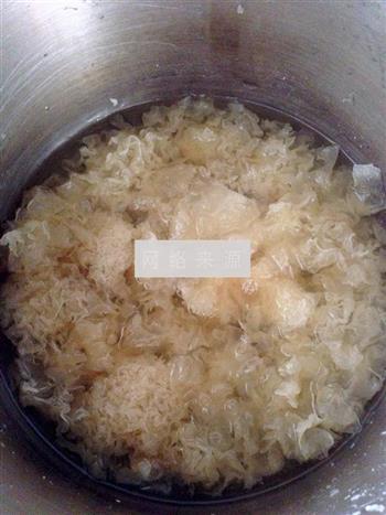 皂角米无花果银耳羹的做法步骤4