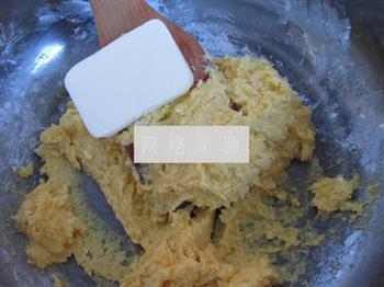 松仁玉米月饼的做法步骤6