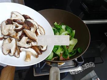 培根香菇油菜的做法步骤7