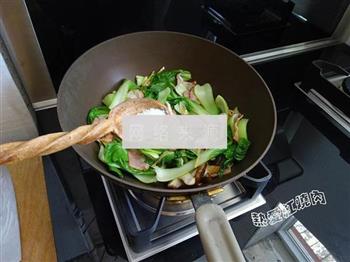 培根香菇油菜的做法步骤8