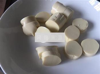 日本豆腐炒丝瓜的做法图解2