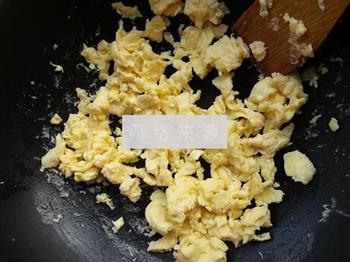 韭苔黑木耳炒鸡蛋的做法步骤4