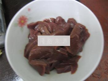 波菜枸杞猪肝汤的做法图解2