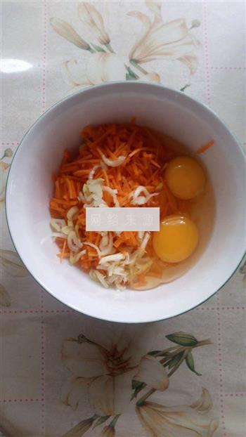 胡萝卜鸡蛋饼的做法图解2
