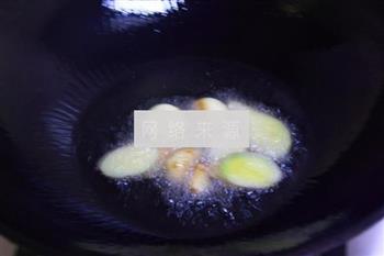 麻油鸡炖香菇的做法图解2