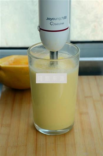 芒果奶昔的做法步骤5