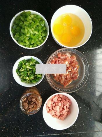 青椒肉丁鸡蛋炒饭的做法步骤1